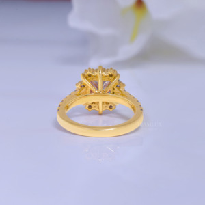 Anillo de Compromiso de Oro de 10K con Moissanita, Corte Princesa, Halo de Diamantes Creados, Joyería Glamurosa para Mujer - Product Image 4