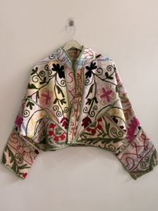 Lote surtido de chaquetas vintage Suzani estilo bohemio, hechas a mano y de talla grande. - Product Image 6