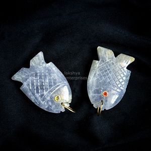 Pendentif Poisson Iolite AAA Sculpté à la Main, Breloque Poisson en Pierre Précieuse, Argent 925, Collier en Cristal de Guérison Fait Main, Fabrication de Bijoux en Gros - Product Image 1