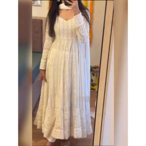 Robe de soirée de créateur Anarkali taille XS avec pendentif et Dupatta - Product Image 2
