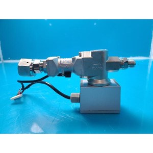 Ensemble de vanne de régulation de débit TOKYO KEISO FCV-202A-3/8T + TW-090-KX F11-241171-2, interrupteur de débit, utilisé comme il est, équipement semi-conducteur d'origine - Product Image 1
