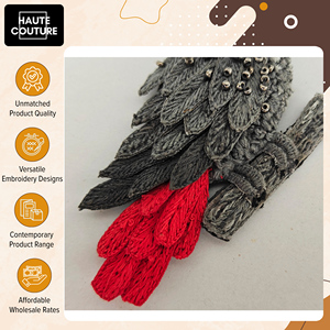 Colección Única de Broches Bordados a Mano de la Mejor Calidad, Tamaño 9 x 4 cm, con Pin - Forma de Loro Gris Americano - Product Image 5