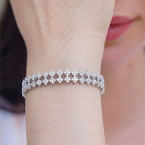 Bracelet classique pour femme en or avec motifs géométriques floraux et diamants de laboratoire 14K 18K, idéal pour les mariages et les occasions festives - Product Image 5