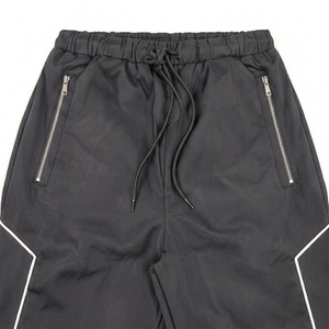 ชุดเซ็ตเสื้อแจ็คเก็ตและกางเกงจ็อกเกอร์แบบ unisex  ผ้าไนลอนสตรีทแวร์  ดีไซน์เส้นขอบแบบ Line Piping น้ำหนักเบา ระบายอากาศได้ดี เป็นมิตรต่อสิ่งแวดล้อม 2 in 1 - Product Image 4