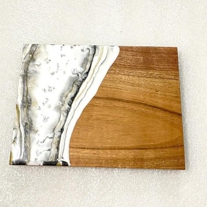 Plateau de service en bois d'acacia massif avec résine époxy, design moderne artisanal, épaisseur 1,5 cm, passe au lave-vaisselle, plateau à charcuterie - Product Image 1