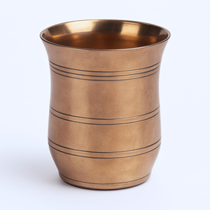 Vaso de latón hecho a mano de primera calidad, tradicional, para agua, leche, jugo y elegante vajilla india. - Product Image 1