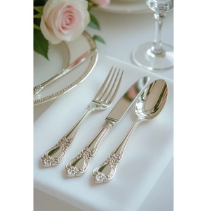 Ensemble de couverts élégants avec accents dorés, couverts modernes en acier inoxydable, ustensiles de cuisine durables pour la restauration fine et l'hôtellerie - Product Image 6