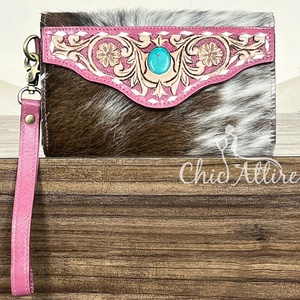 Nuevo Bolso de Diseñador en Tendencia 2026, Cartera de Mano de Cuero de Vaca Repujado, Estilo Western Floral, con Concho Turquesa y Piel con Pelo - Product Image 1