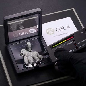 Colgante de Gorila en Plata 925 con Baño de Rodio, Moissanita de Corte Brillante, Estilo Hiphop con Temática Animal, Colgante Unisex para Fiestas y Uso Diario - Product Image 3