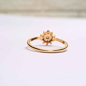 Bague Fleur en Moissanite Argentée, Bague à Pétales Ronds pour Femme, Bijoux de Mariage et de Fiançailles en Gros - Product Image 1