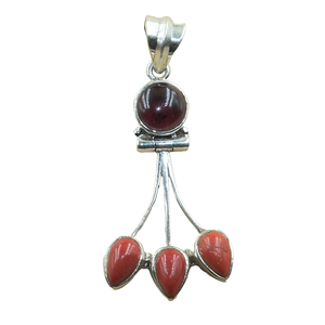 จี้ห้อยคอรูปหยดน้ำสามเม็ดประดับด้วยพลอยโกเมนสีแดงธรรมชาติและปะการัง ทำด้วยเงินแท้ 925 งานแฮนด์เมด สไตล์โบฮีเมียน ของขวัญสำหรับผู้หญิง - Product Image 1