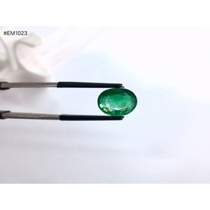 Esmeralda Zambiana Natural, Corte Ovalado Facetado, 3.74ct, Alta Calidad, Gema Suelta para Joyería - Product Image 1