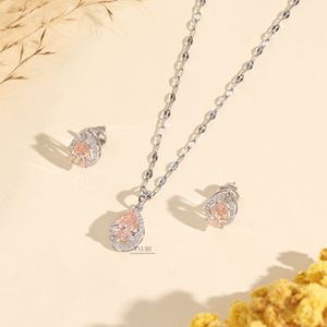 Ensemble de bijoux en diamants ronds, pièces de diamants royaux adaptées à chaque reine, clarté VVS-VS, certifiés IGI, provenant d'un fournisseur indien - Product Image 2