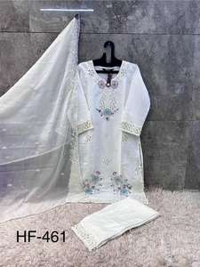 Elegante shalwar kameez de viscosa cristalina con parte inferior suave y un elegante dupatta de organza pesada en tallas XL y XXL - Product Image 2