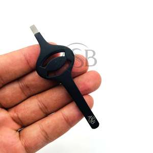 Pinzas para Cejas de Acero Inoxidable con Punta Recta Negra Mate, Ligeras, Agarre Perfecto, Impresión de Logotipo Personalizada - Product Image 5