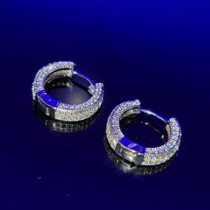 Boucles d'oreilles en diamant Moissanite VVS pour femmes élégantes en or massif 18 carats et argent sterling S925 clous Moissanite élégants et élégants - Product Image 4