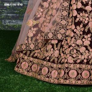 Ensemble Lehenga semi-cousu en velours épais avec fleurs de pêcher et broderies, et Choli assorti – Vente en gros - Product Image 6