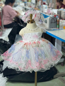 Vestido de Princesa para Niñas Bao Tran con Estampado de Personajes en Capas, Mangas Farol, Dobladillo Enrollado, Transpirable y Ecológico, 100% Algodón - Product Image 3