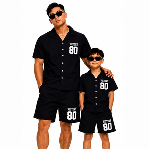 ชุดเสื้อและกางเกงขาสั้นฤดูร้อนแบบครอบครัวเข้าชุดกันสำหรับพ่อแม่ลูก ชุดลำลองติดกระดุมสำหรับเด็กและผู้ใหญ่ เสื้อผ้าสำหรับวันหยุดที่เข้ากัน - Product Image 1