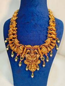Parure de bijoux de temple Lakshmi en or antique, avec pierre Kemp, collier mat traditionnel indien du sud pour mariée - Product Image 2