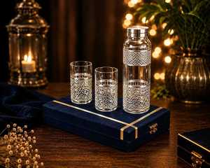 Bouteille d'eau en verre vintage personnalisée avec couvercle pour la consommation à la maison, au bureau et en extérieur - Product Image 1