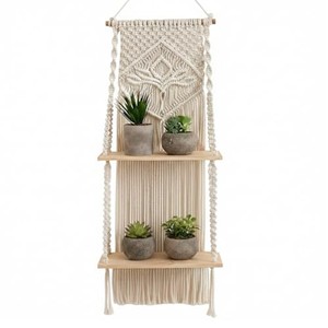 Décoration murale bohème en macramé en bois de manguier artisanal avec perles en bois - Vente en gros - Product Image 5