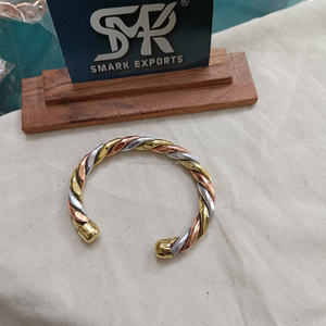 Bracelet jonc en cuivre fait à la main Kada manchette bracelet brassard tricolore torsadé conception extrémité ouverte réglable bijoux pour hommes femmes - Product Image 3