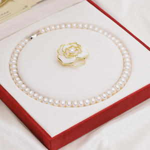 Cadeau pour la Journée internationale des femmes le 8 mars, collier de perles d'eau douce de 9 à 10 mm, broche ronde en forme de tulipe, ensemble de bijoux fins dans un costume de mère avec boîte cadeau - Product Image 2