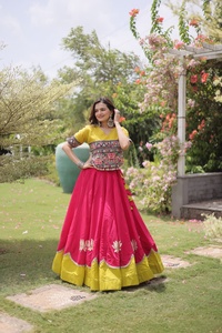 Tenue traditionnelle pour femmes pour les festivals : Lehenga en soie romaine avec travail de dentelle Gota et de fleurs de lotus, et haut brodé Kutchi Gamthi - Product Image 2