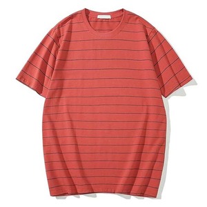 เสื้อยืดคอกลมแขนสั้นลายทางสีแดงสำหรับผู้ชาย ทรงปกติ สวมใส่สบาย ระบายอากาศได้ดี ผลิตจากผ้าฝ้ายเจอร์ซีย์ถัก - Product Image 4
