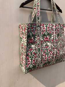 Sac fourre-tout matelassé en coton imprimé fleuri fait main, sac de shopping pour femme, sac de plage avec fermeture éclair, sacs de voyage - Product Image 5