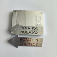 Pelat Nama Logam Embossed Berbahan Aluminium Brushed dengan Perekat, untuk Peralatan Logo Merek Kustom
