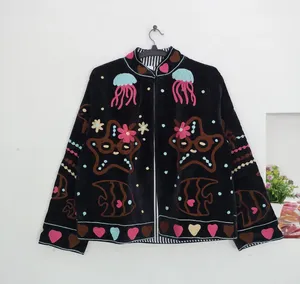 Chaqueta Negra de Terciopelo para Mujer, Bordado Artesanal con Temática Marina, Diseño de Medusas, Estrellas de Mar y Peces, Chaqueta Casual - Product Image 2