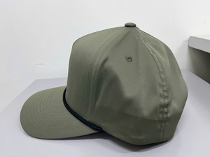 Gorra de Béisbol Ajustable de 6 Paneles en Verde Oliva, Color Sólido, con Cuerda, Estilo Urbano Casual y Energético para Adultos, Producida en Vietnam - Product Image 4