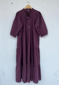 Vestido largo de algodón morado ciruela para mujer, con mangas abullonadas 3/4, cuello con lazo, botones frontales, diseño escalonado en línea A, estilo vintage bohemio para verano. - Product Image 4