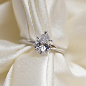 Bague de luxe en moissanite taille poire en argent sterling 925 avec sertissage à griffes, pour fiançailles, promesse, mariage, cadeau de fête pour elle - Product Image 1