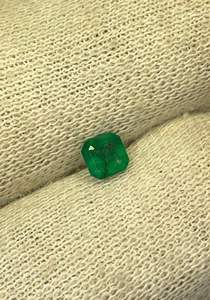 ESMERALDA NATURAL SUELTA DE 0.30 CT CON CORTES DE OCHO ÁNGULOS. HERMOSA ESMERALDA PARA JOYERÍA. - Product Image 2