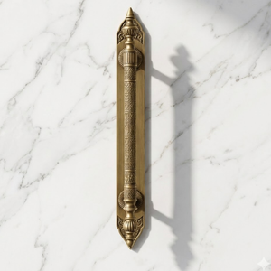 Poignée de porte de luxe en laiton massif Sovereign Flute |   Plaque de porte ornée de style colonne cannelée moderne pour les portes d'entrée des hôtels - Product Image 1