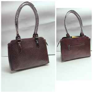 Bolso de Hombro de Cuero Genuino para Mujer, Diseño Clásico y Elegante con Cadenas, Duradero para Uso Diario, Trabajo, Negocios y Compras, Hecho en India - Product Image 2