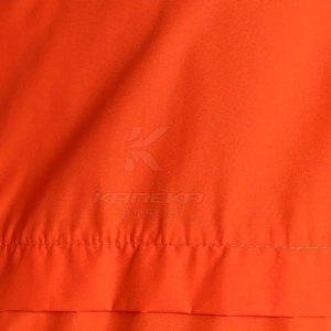 Veste d'hiver classique à capuche avec logo frontal, construction durable, respirante et écologique pour les sorties en plein air du week-end - Product Image 6