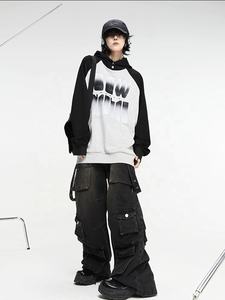 Jean cargo en denim noir délavé pour homme, coupe droite ample, style streetwear, avec plusieurs poches utilitaires - Product Image 3