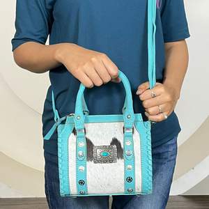 Bolso de Hombro Pequeño Estilo Western OEM Personalizado de Cuero con Pelo, Bolso de Viaje de Piel de Vacuno con Tachuelas y Conchos, con Aspecto Elegante - Product Image 4