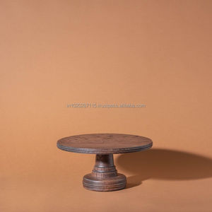 Présentoir à gâteaux en bois naturel, idéal pour un décor de cuisine écologique et des arrangements de table de fête sur le thème de la ferme - Product Image 1
