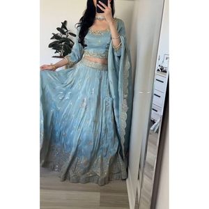 LEHENGA CHOLI avec DUPATTRA SKY GHARARA pour femmes, broderie en séquence de viscose attrayante - Product Image 3