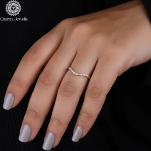 แหวนเพชรโมอิสซาไนต์ Charm_Jewells เงินแท้ 18K รับรองโดย IGI ดีไซน์แบบ Eternity Band ตัวเรือนแบบ Prong Setting ทรง Brilliant Cut แหวนหมั้นคลาสสิกสำหรับผู้หญิง - Product Image 5