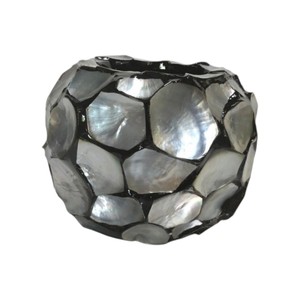 Jarrón Redondo Hecho a Mano con Incrustaciones de Madreperla Negra y Motivo de Concha - Decoración para el Hogar de Vietnam - Product Image 1