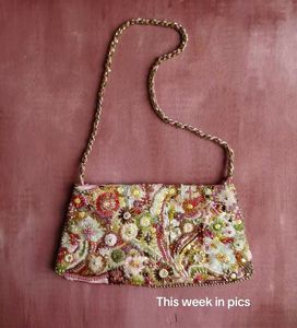Sac à bandoulière chic brodé de perles pour femmes, avec un artisanat traditionnel élégant et des broderies - Product Image 5