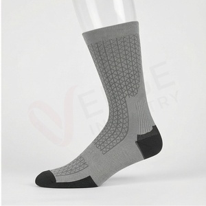 Chaussettes pour hommes à motif géométrique, tricotées, respirantes, en spandex et polyester, pour un usage quotidien, style régulier d'été - Product Image 3