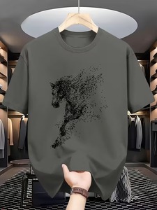 เสื้อยืดผู้ชายผ้าฝ้ายพิมพ์ลายม้า แขนสั้น คอกลม สวมใส่สบาย ทรงปกติ ผ้าเจอร์ซีย์ระบายอากาศได้ดี - Product Image 1
