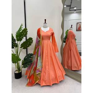 Vestido de Satén de Diseño Artesanal y Pantalón Palazzo con Dupatta, Corte en A y Cintura Imperio para Fiestas - Product Image 1